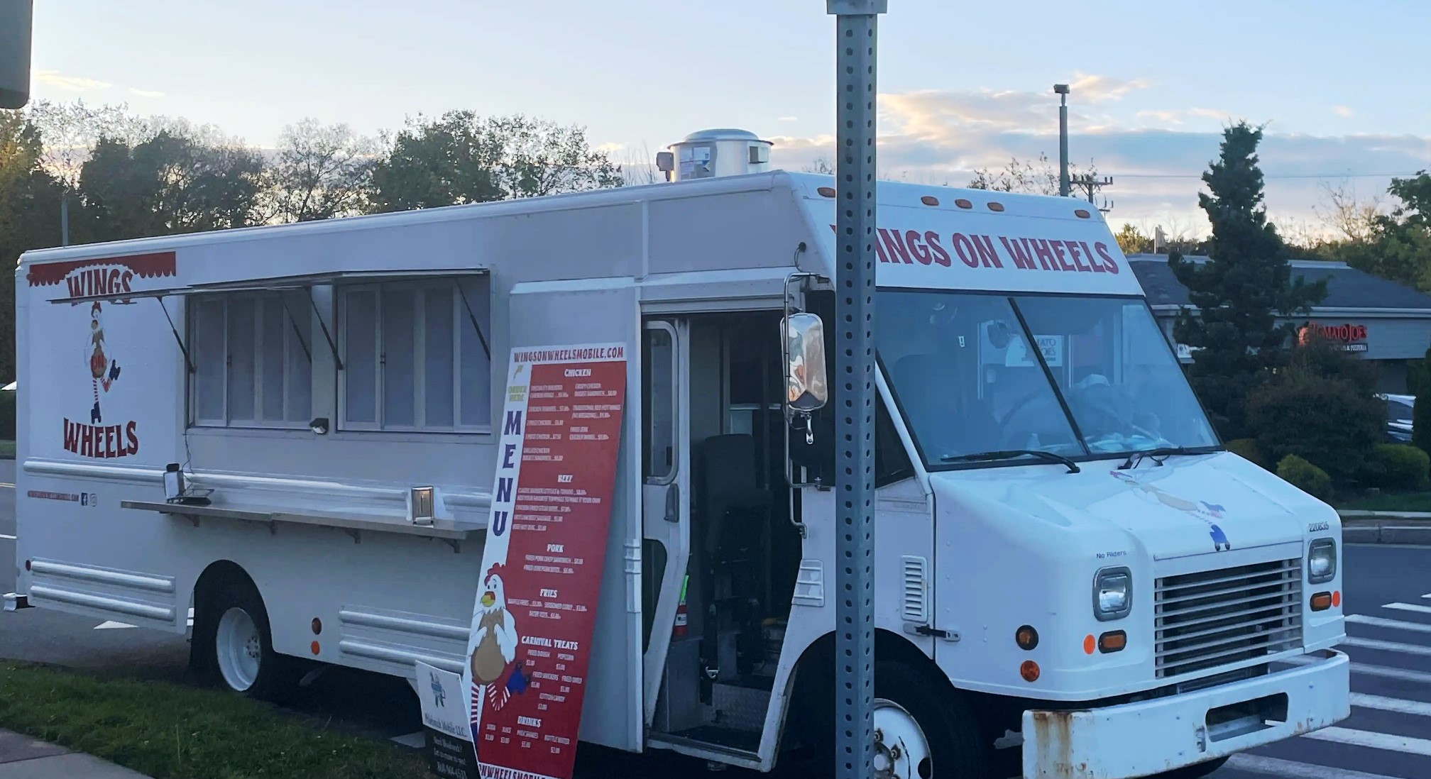 Wings on Wheels Mobile | CT Food Trucks